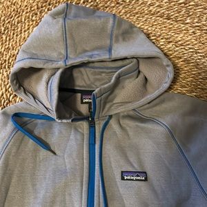 Patagonia men’s size Medium hooded sweater